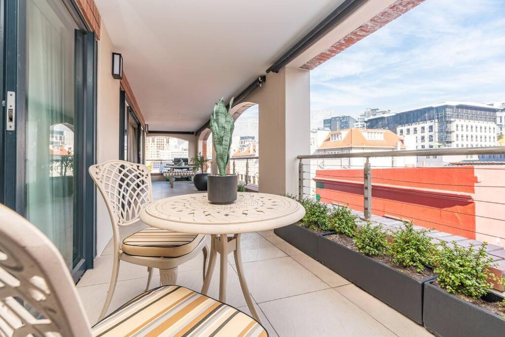 Modern Oasis In Le Cap